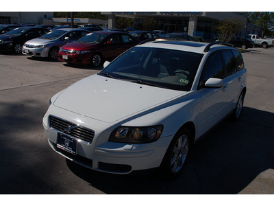 volvo v50 2006 white wagon 2 4i gasoline 5 cylinders front wheel drive automatic 77339