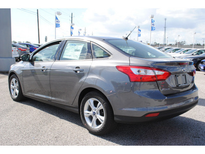 ford focus 2013 gray sedan se 4 cylinders automatic 77532