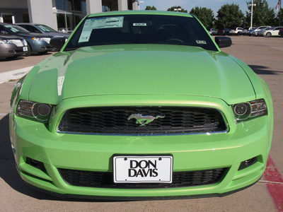 ford mustang 2013 green coupe v6 gasoline 6 cylinders rear wheel drive automatic 76011