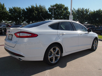 ford fusion 2013 white sedan se 4 cylinders front wheel drive automatic 76011