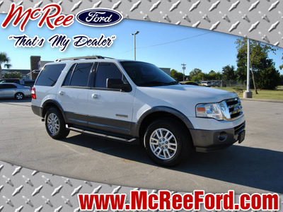 ford expedition 2007 white suv xlt gasoline 8 cylinders rear wheel drive automatic with overdrive 77539