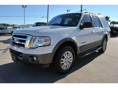 ford expedition 2007 white suv xlt gasoline 8 cylinders rear wheel drive automatic with overdrive 77539