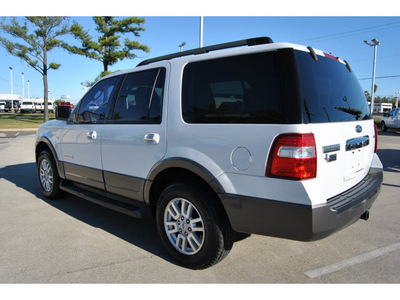 ford expedition 2007 white suv xlt gasoline 8 cylinders rear wheel drive automatic with overdrive 77539