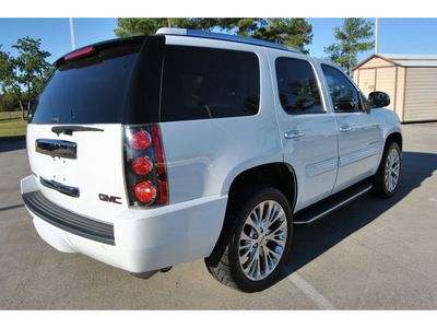 gmc yukon 2008 white suv denali gasoline 8 cylinders all whee drive automatic with overdrive 77539