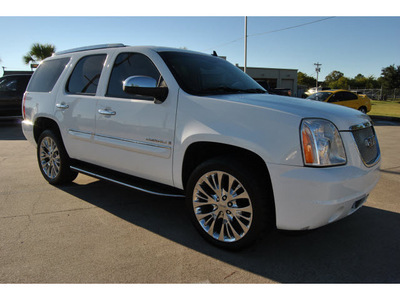 gmc yukon 2008 white suv denali gasoline 8 cylinders all whee drive automatic with overdrive 77539