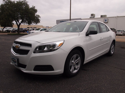 chevrolet malibu 2013 white sedan ls gasoline 4 cylinders front wheel drive automatic 75075