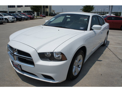 dodge charger 2012 bright wht sedan se gasoline 6 cylinders rear wheel drive not specified 77338