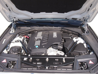 bmw 5 series 2011 gray sedan 528i gasoline 6 cylinders rear wheel drive automatic 76011