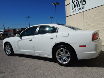 dodge charger 2011 white sedan gasoline 6 cylinders rear wheel drive automatic 76011