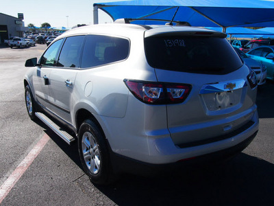 chevrolet traverse 2013 silver suv ls gasoline 6 cylinders front wheel drive 6 speed automatic 76234