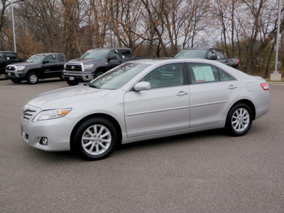 toyota camry 2010 silver sedan xle gasoline 4 cylinders front wheel drive automatic 56001