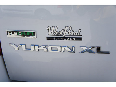 gmc yukon xl 2011 white suv slt 1500 flex fuel 8 cylinders 2 wheel drive automatic 77043