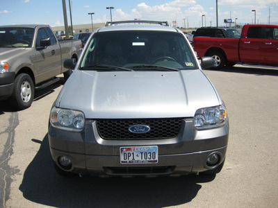 ford escape 2005 silver suv xlt gasoline 6 cylinders front wheel drive automatic 79936