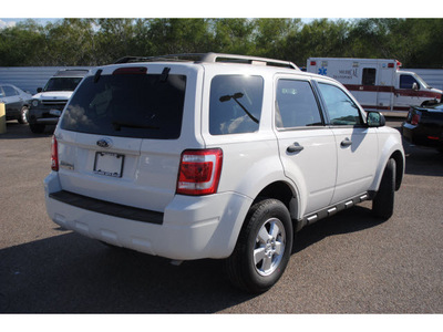 ford escape 2009 white suv xlt gasoline 4 cylinders front wheel drive automatic 78539