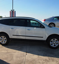 chevrolet traverse 2013 white gasoline 6 cylinders front wheel drive automatic 78155