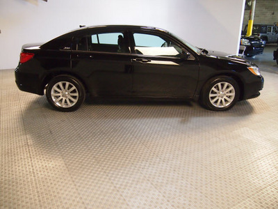 chrysler 200 2012 black sedan touring gasoline 4 cylinders front wheel drive automatic 75219