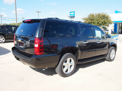 chevrolet suburban 2013 black suv lt 1500 flex fuel v8 2 wheel drive automatic 78130