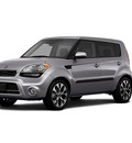 kia soul 2013 bright silver wagon !!! gasoline 4 cylinders front wheel drive 6 speed automatic 77375