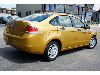 ford focus 2009 gold sedan se gasoline 4 cylinders front wheel drive automatic 78753