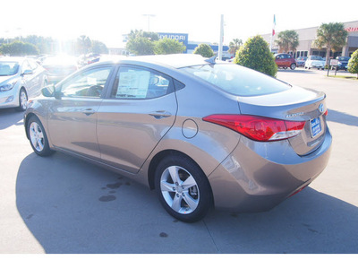 hyundai elantra 2013 gold sedan gls gasoline 4 cylinders front wheel drive 6 speed manual 77074