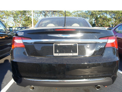 chrysler 200 convertible 2013 black limited flex fuel 6 cylinders front wheel drive automatic 33157