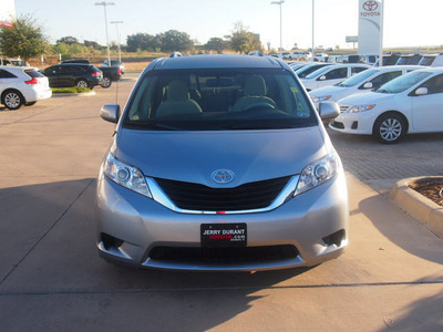toyota sienna 2011 silver van le 8 passenger gasoline 6 cylinders front wheel drive automatic 76049