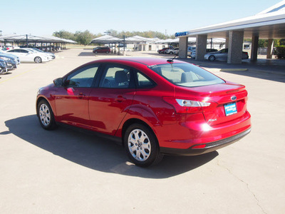 ford focus 2012 red sedan se flex fuel 4 cylinders front wheel drive automatic 76049