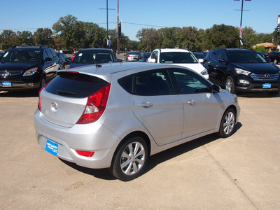 hyundai accent 2013 silver hatchback se gasoline 4 cylinders front wheel drive automatic 76049