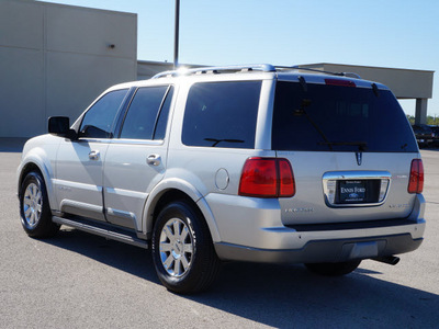 lincoln navigator 2004 gray suv luxury gasoline 8 cylinders rear wheel drive automatic 75119