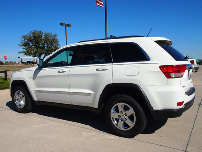 jeep grand cherokee 2012 white suv laredo gasoline 6 cylinders 2 wheel drive automatic 76018