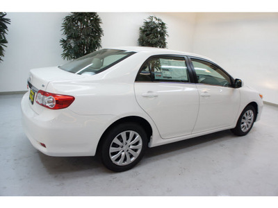 toyota corolla 2013 white sedan le gasoline 4 cylinders front wheel drive automatic 91731