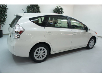toyota prius v 2012 white wagon three hybrid 4 cylinders front wheel drive automatic 91731