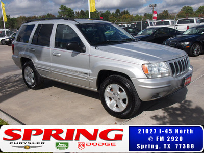 jeep grand cherokee 2002 silver suv limited gasoline 8 cylinders 4 wheel drive automatic 77388