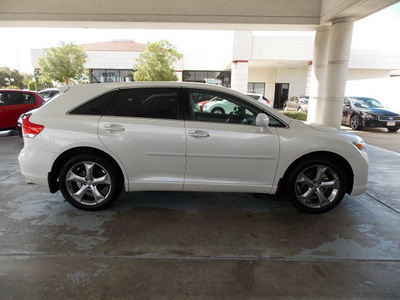 toyota venza 2009 white wagon fwd v6 gasoline 6 cylinders front wheel drive automatic with overdrive 77477
