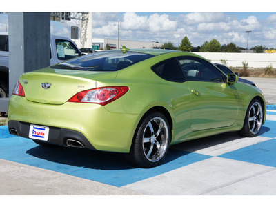 hyundai genesis coupe 2010 green coupe 2 0t gasoline 4 cylinders rear wheel drive not specified 77094