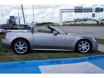 cadillac xlr 2005 silver gasoline 8 cylinders rear wheel drive shiftable automatic 77094