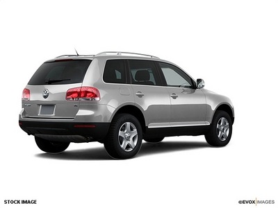volkswagen touareg 2007 suv v6 gasoline 6 cylinders all whee drive 6 speed automatic w tiptronic 78411