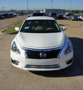 nissan altima 2013 white sedan 2 5 s gasoline 4 cylinders front wheel drive automatic 75150