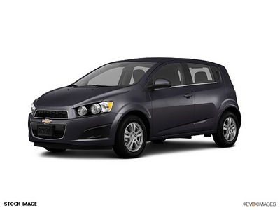 chevrolet sonic 2013 dk  gray hatchback gasoline 4 cylinders front wheel drive not specified 32086