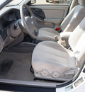 hyundai elantra 2005 white sedan gls gasoline 4 cylinders front wheel drive automatic 75141
