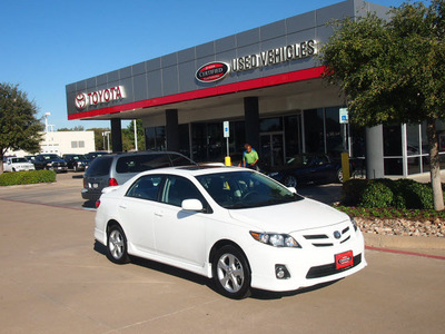 toyota corolla 2011 white sedan s gasoline 4 cylinders front wheel drive automatic 76053