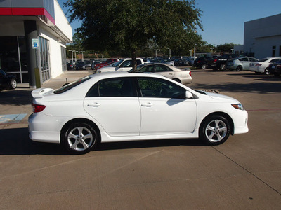 toyota corolla 2011 white sedan s gasoline 4 cylinders front wheel drive automatic 76053