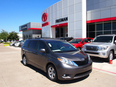 toyota sienna 2012 dk  gray van le 8 passenger gasoline 6 cylinders front wheel drive 6 speed automatic 76053