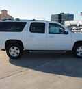 chevrolet suburban 2013 white suv lt 1500 flex fuel v8 2 wheel drive 6 speed automatic 77090