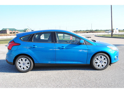 ford focus 2012 blue hatchback se flex fuel 4 cylinders front wheel drive automatic 77532