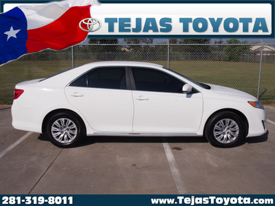 toyota camry 2012 white sedan le gasoline 4 cylinders front wheel drive automatic 77338