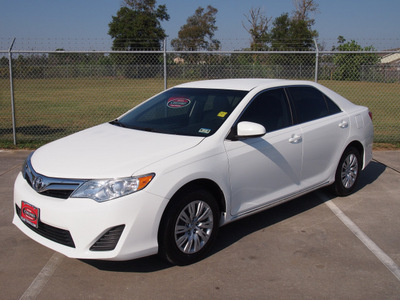 toyota camry 2012 white sedan le gasoline 4 cylinders front wheel drive automatic 77338