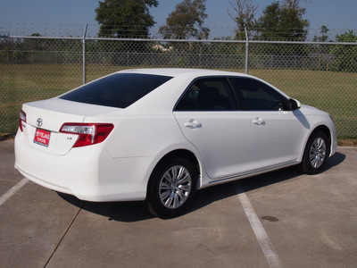 toyota camry 2012 white sedan le gasoline 4 cylinders front wheel drive automatic 77338