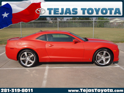 chevrolet camaro 2010 orange coupe ss gasoline 8 cylinders rear wheel drive manual 77338