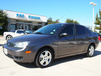 ford focus 2007 dk  gray sedan zx4 ses gasoline 4 cylinders front wheel drive automatic with overdrive 76011